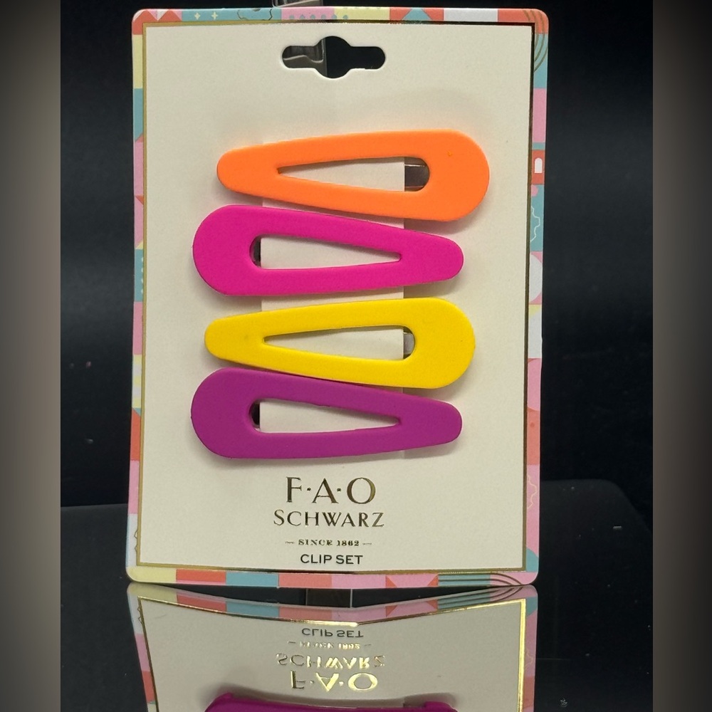 FAO SCHWARTZ Set Of 4 Girl’s Hair Clips